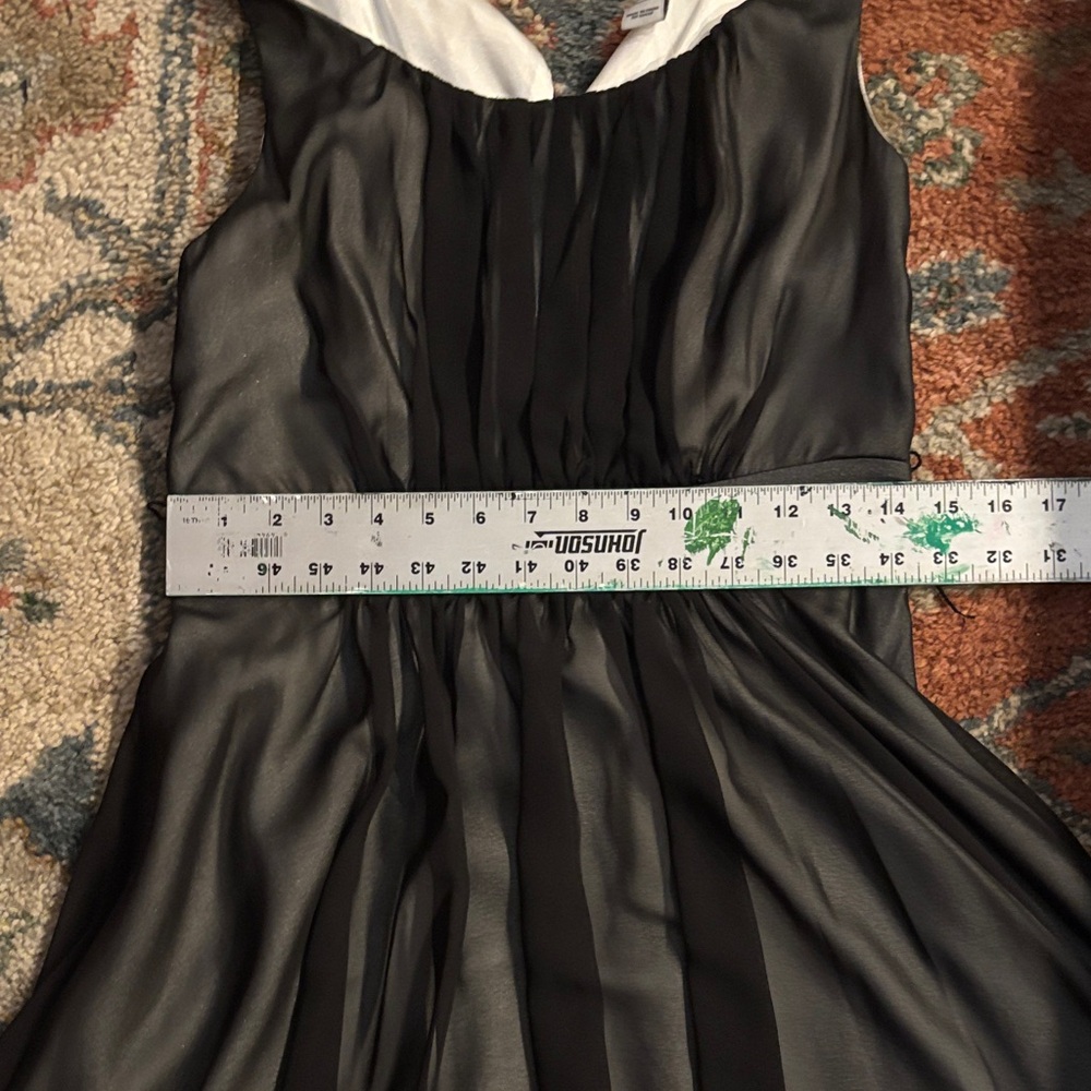 Elegant Black Midi Dress - Picture 8 of 8
